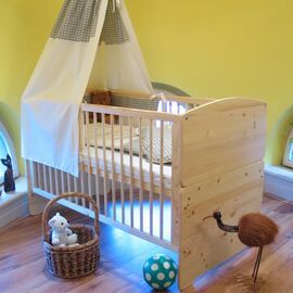 Fa babaágy ágyneműtartóval - Lala Fa babaágy ágyneműtartóval - Lala