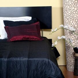 Ágytakaró steppelt taft - fekete - 2 db díszpárnával - matrac.hu Ágytakaró steppelt taft - fekete - 2 db díszpárnával - matrac.hu